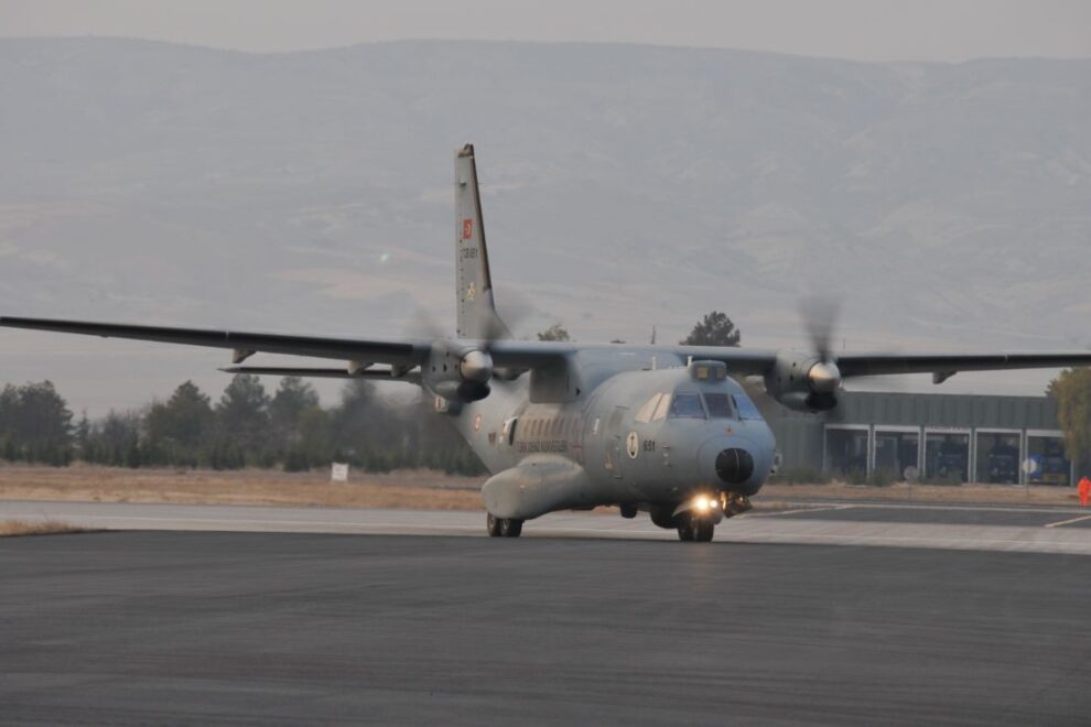 CN-235