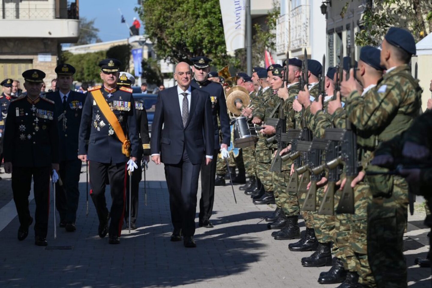 Δένδιας